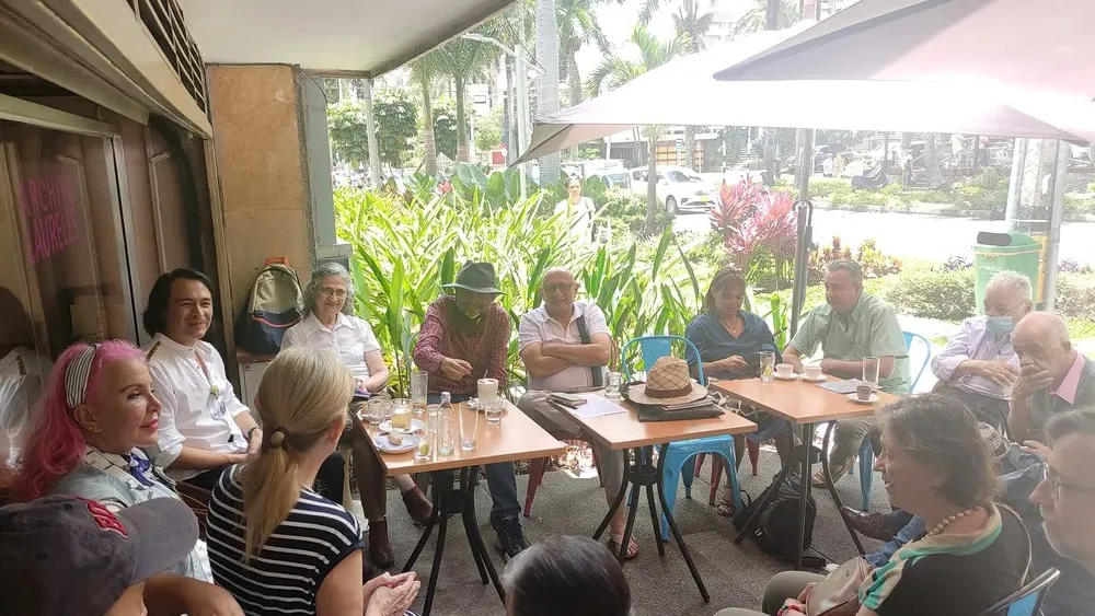 Asesoría de física cuántica aplicada a un colectivo transdisciplinario en Antioquia, Colombia